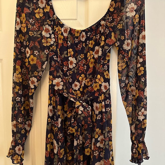 Floral Long Sleeve Dress size medium - Picture 7 of 9